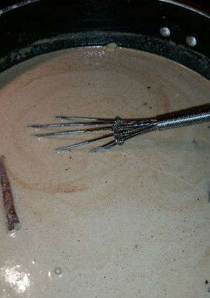 A picture of Atole champurrado.