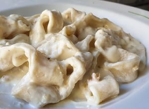 Foto di Maltagliati con crema di mascarpone, parmigiano e noci