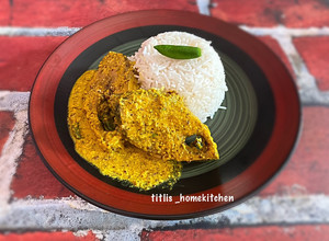 A picture of Shorshe Ilish aka Steamed Hilsa in mustard sauce.