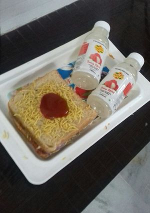 વેજીટેબલ સેન્ડવીચ (Vegetable Sandwich Recipe In Gujarati) રેસીપી મુખ્ય ફોટો