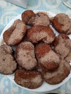 Una foto de - Torrijas de Leche con azúcar y canela-