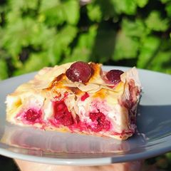 This Viral Phyllo Crinkle Cake Is So Easy! 🍒 A picture of This Viral Phyllo Crinkle Cake Is So Easy! 🍒.