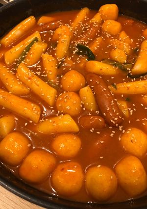 Hình của món Bánh gạo Hàn Quốc (Tteokbokki).