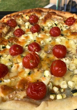 Une photo de Tarte fine courgette chèvre tomate