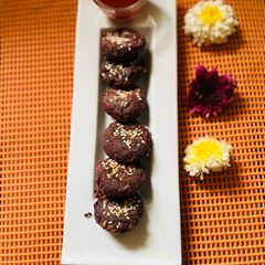 A picture of Beetroot pulp tikki (crunchy tea time snacks).