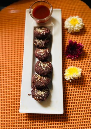 A picture of Beetroot pulp tikki (crunchy tea time snacks).