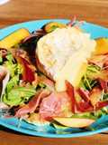 Salad with camembert and prosciutto in honey-mustard sauce