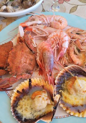 Una foto de Mariscada de Marisa Marcos Ortega. Con pescado bien fresco