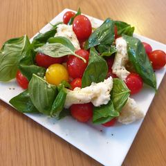 A picture of Tomato Salad.