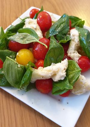 A picture of Tomato Salad.