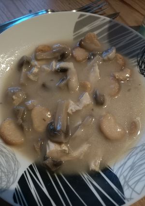 Une photo de Soupe champignons de Paris et poulet