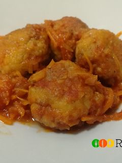 Una foto de Albóndigas de merluza, gambas y frutos secos