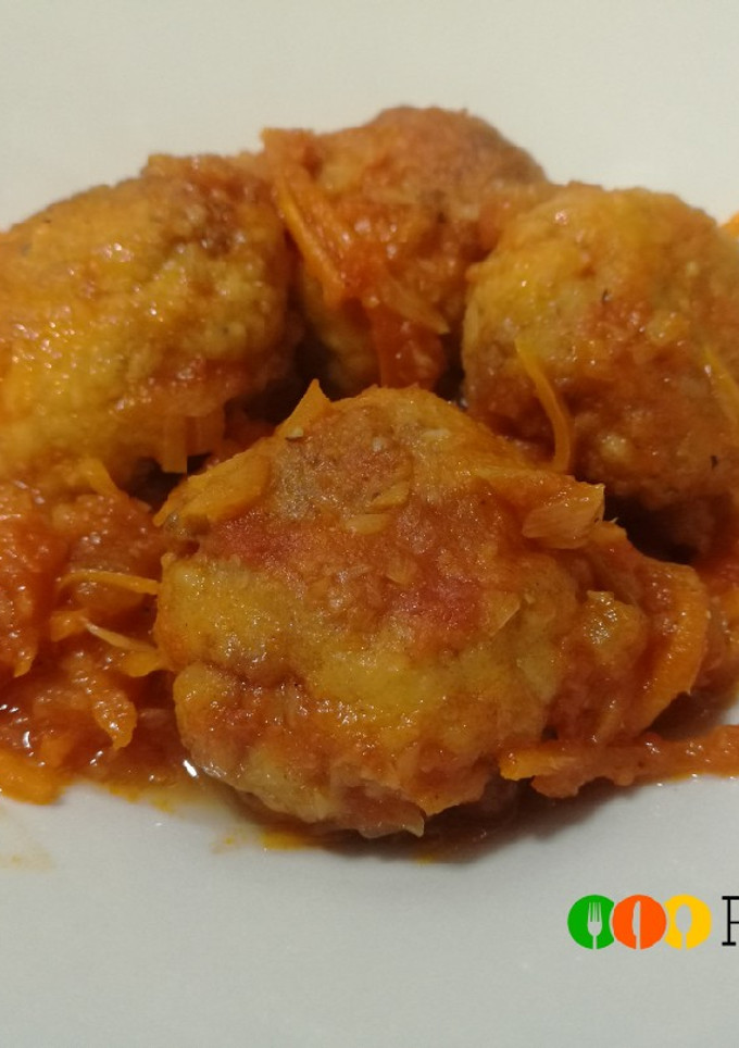 Una foto de Albóndigas de merluza, gambas y frutos secos