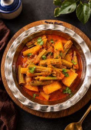 मोरिंगा आलू की रसेदार सब्जी रेसिपी मुख्य फोटो
