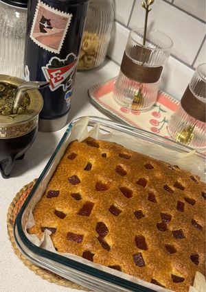 Una foto de Torta matera de coco y membrillo sin gluten