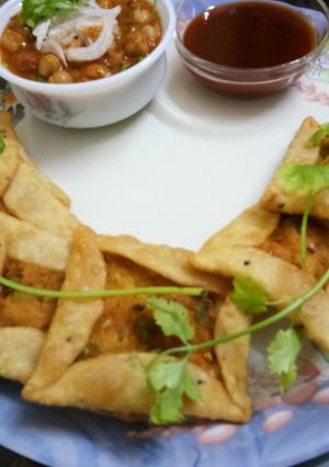 A picture of Belwa kachori.