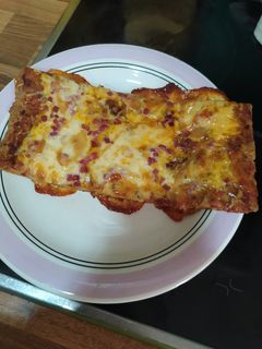 Una foto de Pizza con base de pollo