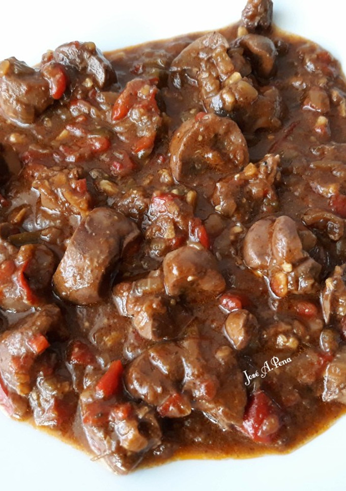 Una foto de Riñones al jerez en salsa de pimiento rojo