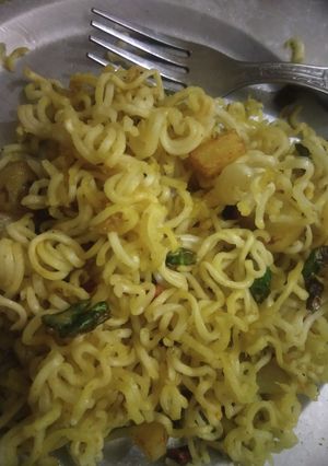 ভেজ ম্যাগি (veg maggi recipe in Bengali) রেসিপির প্রধান ছবি