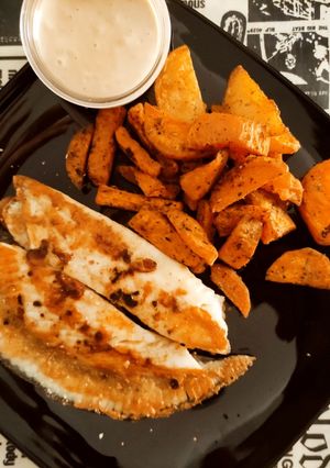 Foto principal de Rodaballo a la Plancha con Batatas Rústicas y Mayonesa de Yakiniku