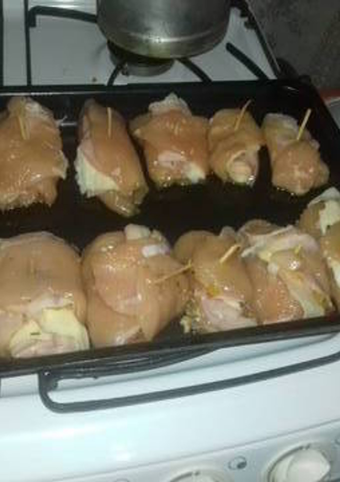 Una foto de Poupie de pollo con puré mixto