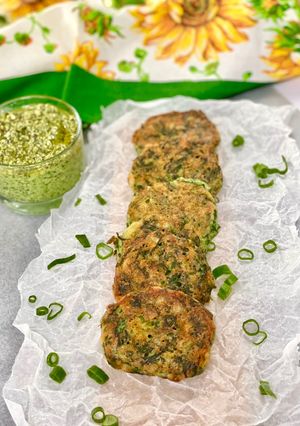 Une photo de Petites crêpes aux fanes de radis et parmesan