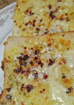A picture of Cheesy garlic bread.
