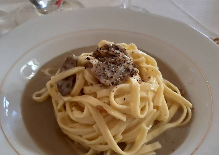 Recipe of Quick Tagliolini pecorino e carciofi su crema di patate e acciughe