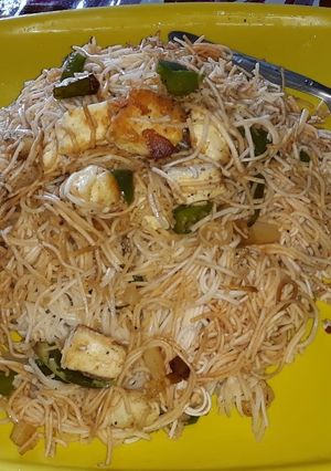 वेज पनीर नूडल्स (Veg paneer noodles recipe in Hindi) रेसिपी मुख्य फोटो