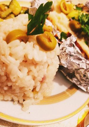 صورة لوصفة بطاطا تركية محشية مع ارز و كورجات سوتي🍙🥒