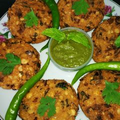 A picture of Chana Dal Vada Masala Vada.