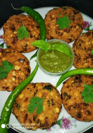 A picture of Chana Dal Vada Masala Vada.