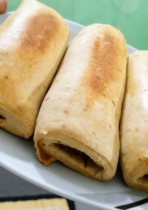 A picture of Fish rolls.