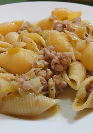 Una foto de Pasta con Puerros y Salchicha