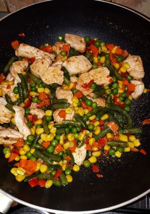 O poză a rețetei Piept de pui cu legume mexicane.