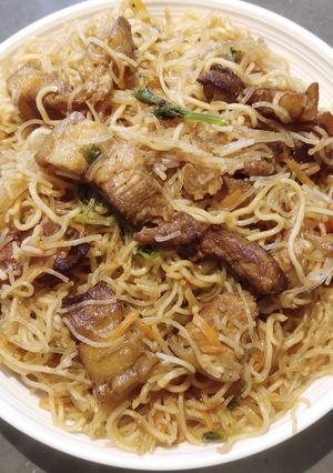 A picture of Tri Pansit.