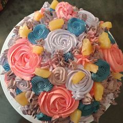 A picture of Pineapple birthday cake.