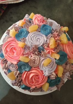 A picture of Pineapple birthday cake.