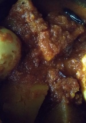 A picture of Egg curry (dim kosha).