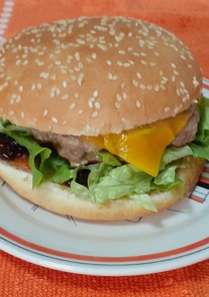 Foto principal de Hamburguesa casera XXL 🍔🍔🍔