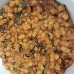 A picture of Baked beans or Luba.