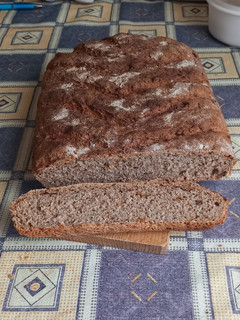 1523. Pirított hagymás fokhagymás szárított metélőhagymás teljes kiőrlésű kenyérkém! recept fotója