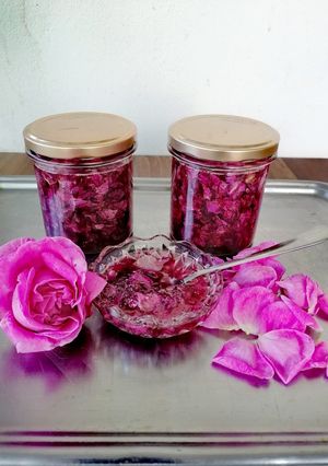 O poză a rețetei Dulceață de trandafiri.
