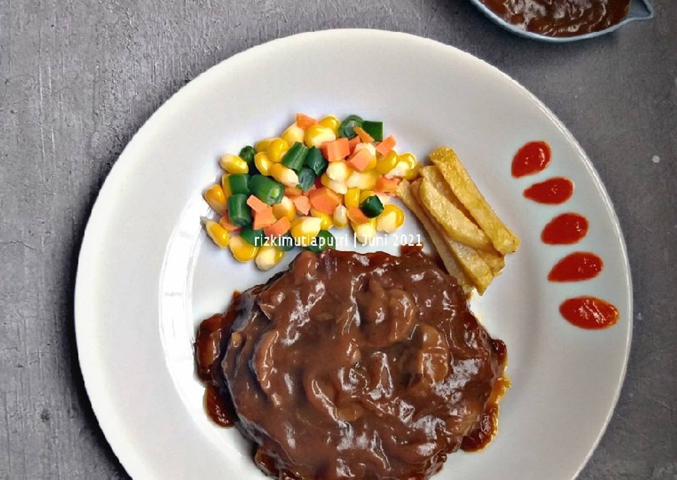 Steak Tempe With Mushroom Blackpepper Sauce