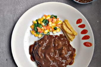 Cara Gampang Menyiapkan Steak Tempe With Mushroom Blackpepper Sauce yang Lezat Sekali