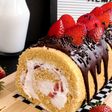 Brazo de reina de fresas y chocolate