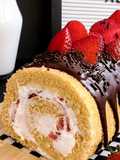 Brazo de reina de fresas y chocolate