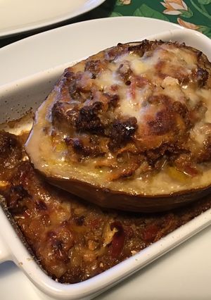 Une photo de Aubergine XXL farcie au bœuf, légumes et parmesan
