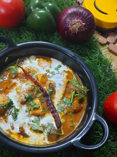 रेस्टोरेंट स्टाइल कढ़ाई पनीर(Restaurant Style Kadai Paneer recipe in Hindi) रेसिपी मुख्य फोटो