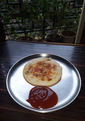 A picture of Onion tomato uttapam.